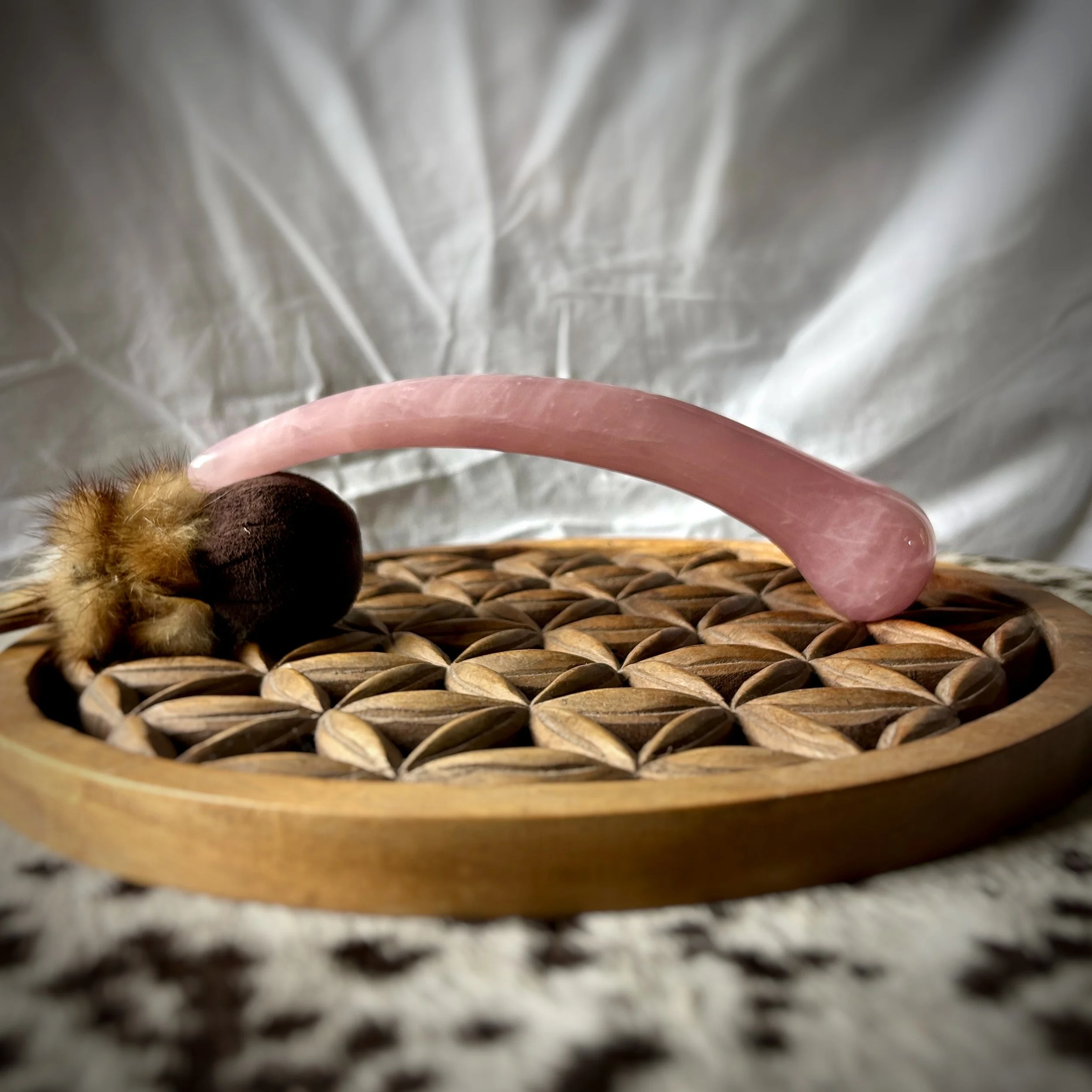 SÉLÉNÉ - Yoni Wand en Quartz Rose pour l'Éveil des Zones Érogènes