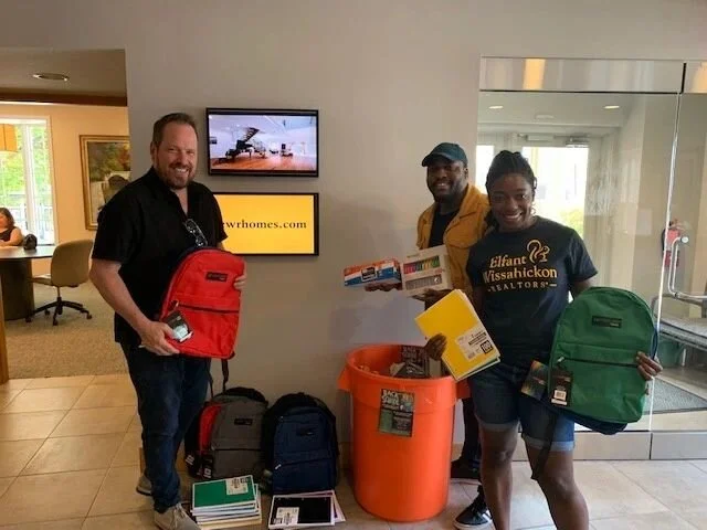 For those who know me, they know I love supporting Back to School Events. This is in support of the @ssjwelcomecenter - SSJ Welcome Center.