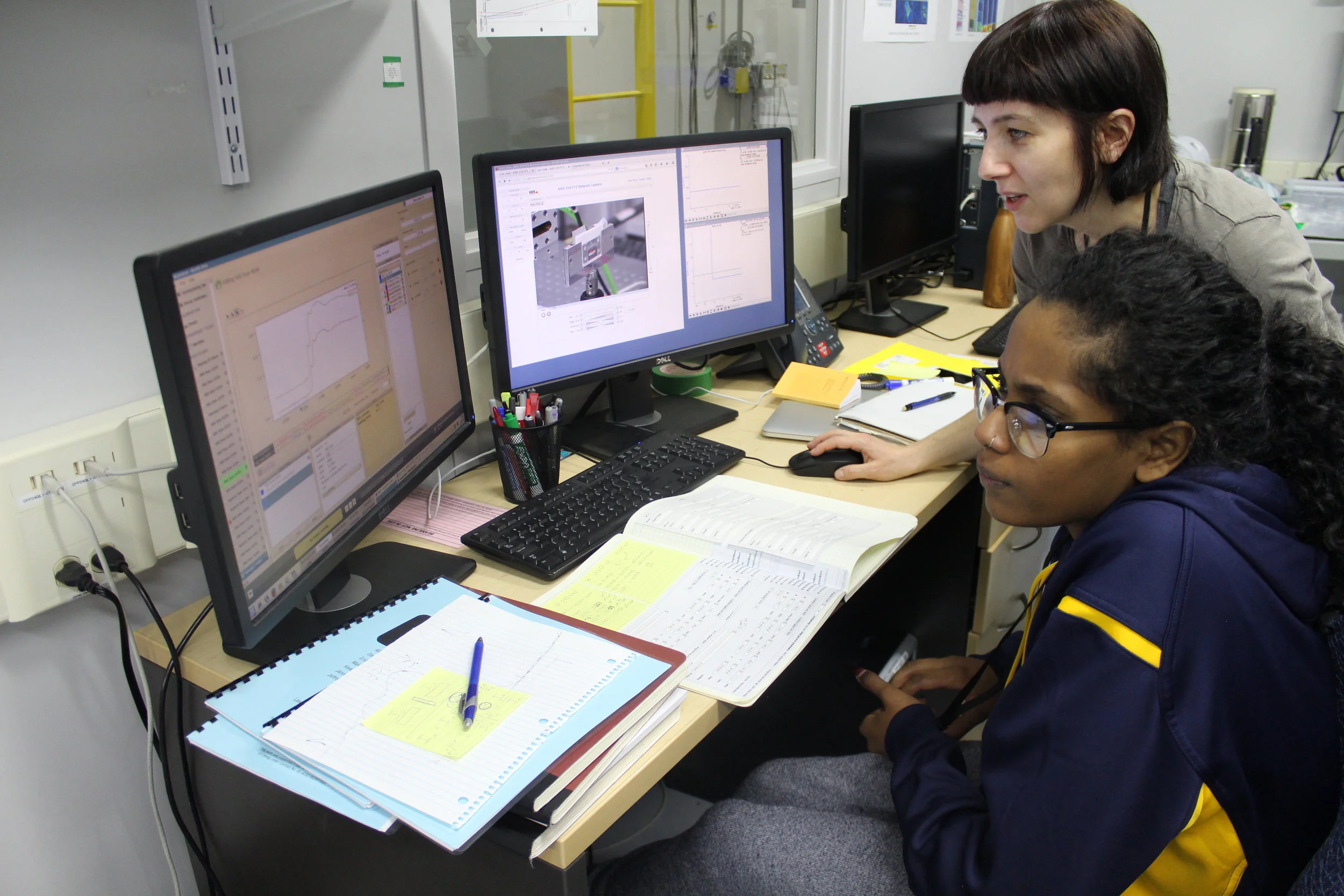  Setting up an X-ray absorption spectroscopy (XAS) scan at the BioXAS-Main beamline (2016) with a student from Evan Hardy Collegiate (Saskatoon, Saskatchewan).  