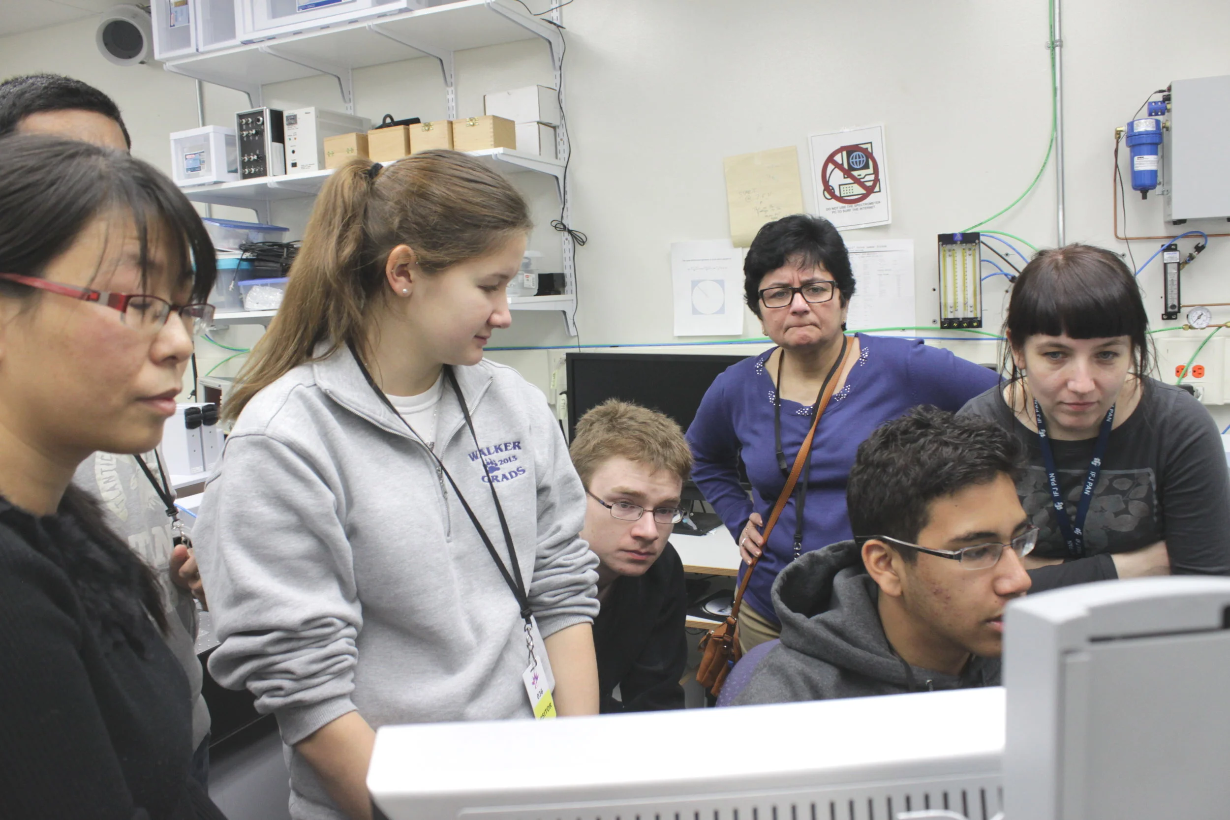  Data collection at the mid-IR beamline (CLS) with the high school students from Appleby College (Oakville, Ontario) researching the effects of the insecticide Malathion on  Eremosphaera&nbsp;viridis  algae (2013). 