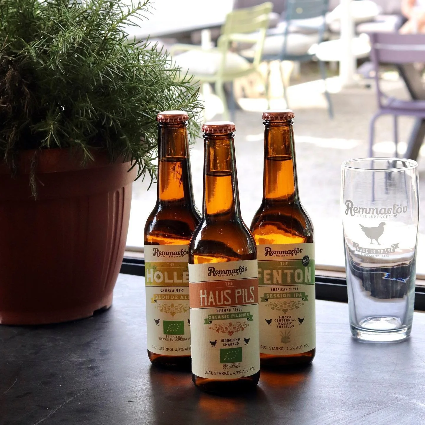 Kom ner på lite golf och ett glas i helgen.
Frida från @remmarlovgardsbryggeri  kommer dessutom och lämnar rykande (överdrift) färsk Lager på fat innan helgen. Det tycker i alla fall vi är FETT och en sjukt bra a