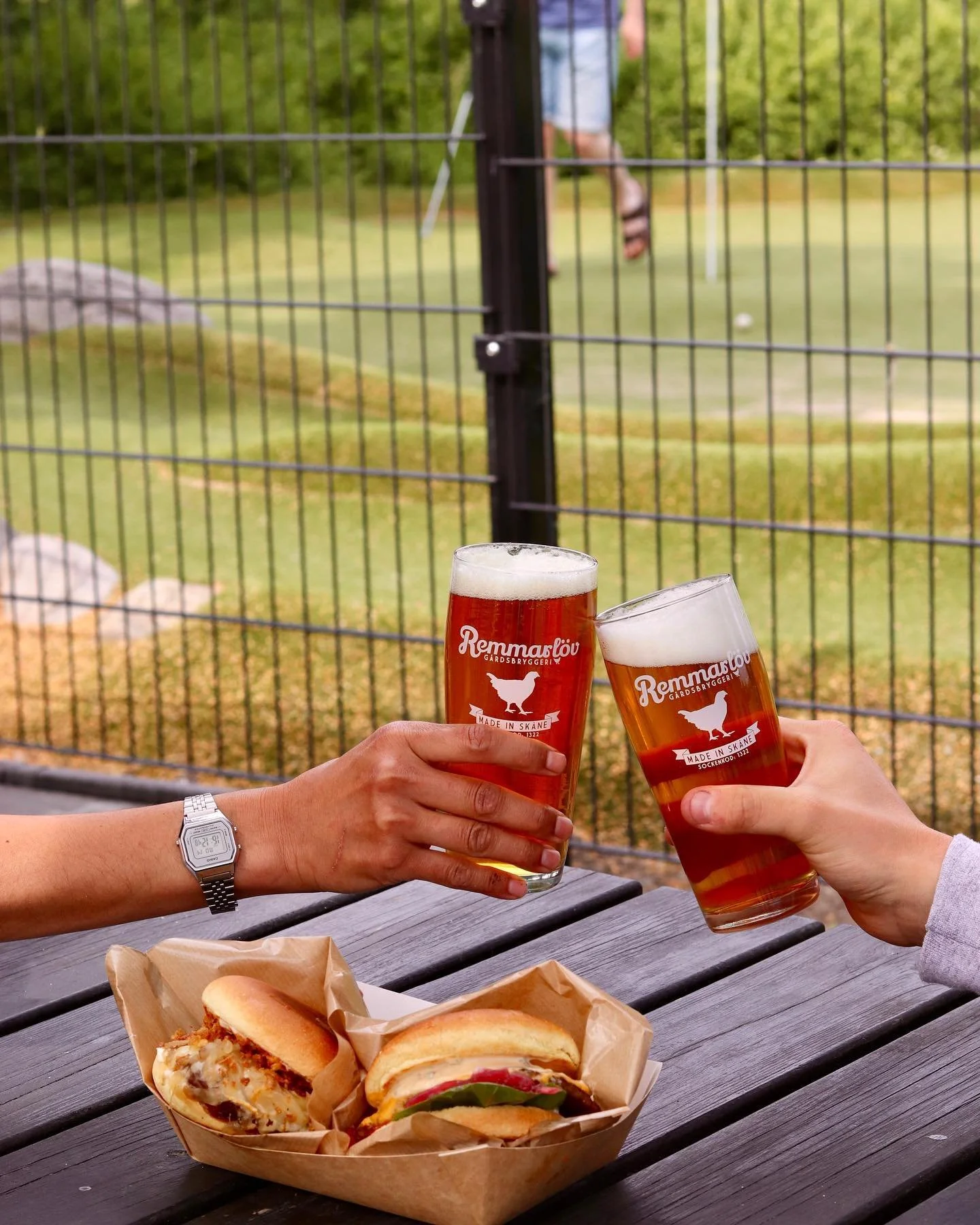 Ribban Green Golf summerad på en bild. Golf, öl, burgare och bra sällskap.
Välkomna ner till vattnet i helgen!
.
.
.
.
.
#burger #beer #food #foodporn #golf #greengolf #malmö #malmo #malmoe