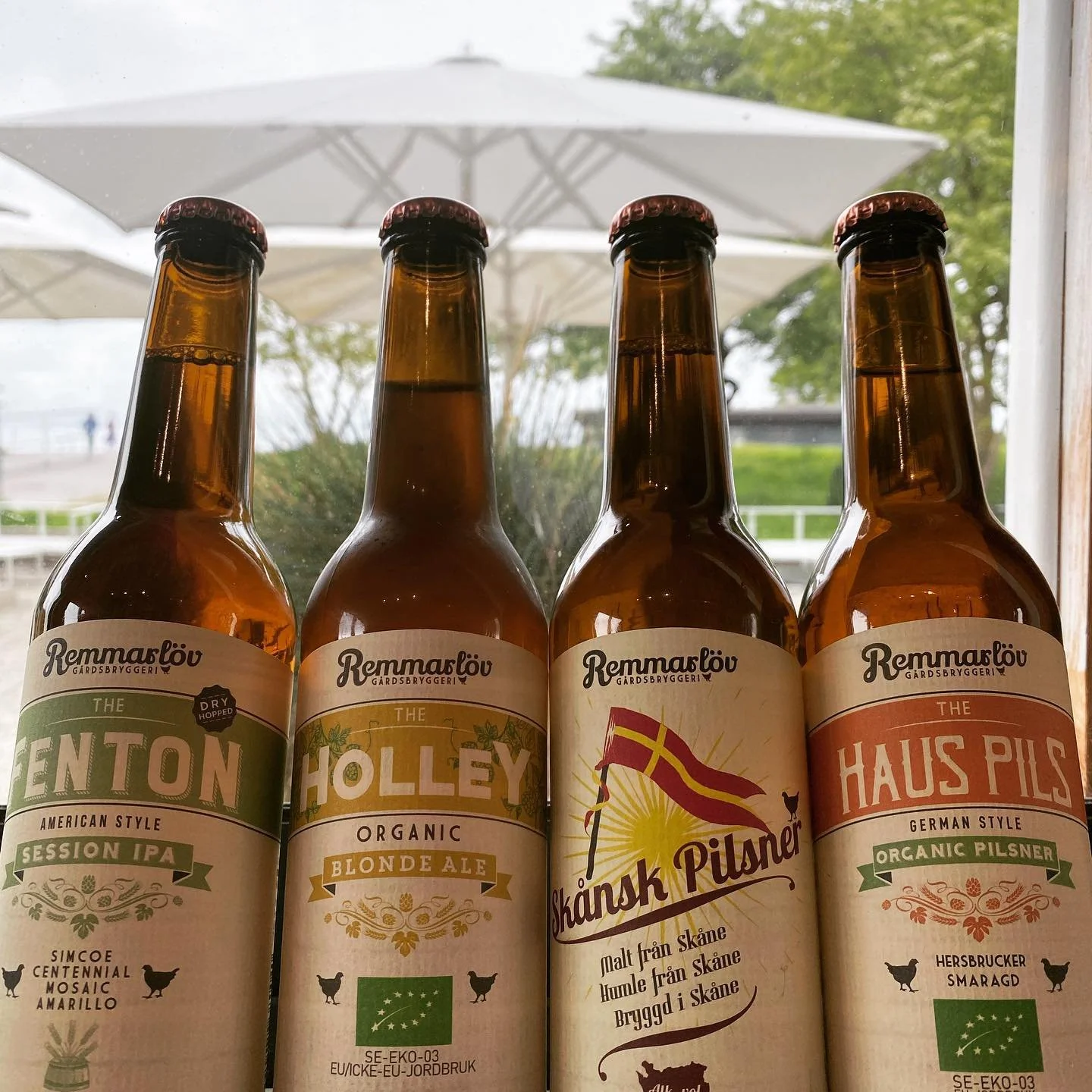 Idag har vi &ouml;ppet mellan 11:00 och 19:00! Kom ner f&ouml;r att sl&auml;cka t&ouml;rsten i det fina v&auml;dret och spela en runda green golf! (eller &auml;ta en mjukglass under pausen p&aring; l&ouml;prundan, det &auml;r ju &auml;nd&aring; s&oum