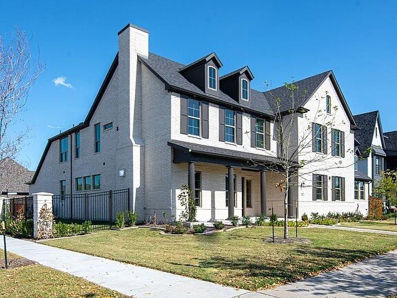 Sold in #Viridian 
Last ask $1.1m 
Very proud to represent my repeat clients on the purchase of their new home to be closer to family. 
Live on market next to White Rock Lake 9155 Rock Daisy Ct Dallas TX for $770,000. 
If you are buying or selling an