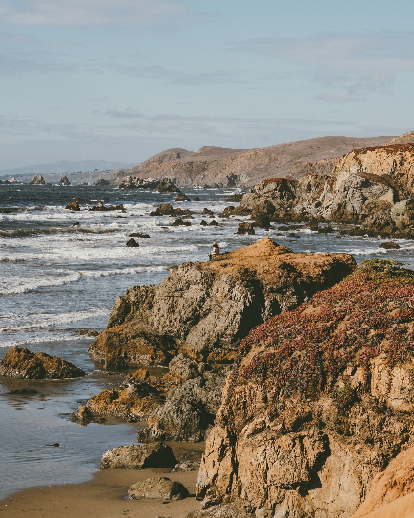 Fishing, pups chasing waves, and friends soaking up the view&hellip; just another perfect day at Dillon Beach 🌊🐾☀️ 

#beachresort #resortlife #sf #dogs #santarosa #dillonbeachresort #explore #cozy #sonomacounty #sunset #visitcali #petaluma #dogbeac