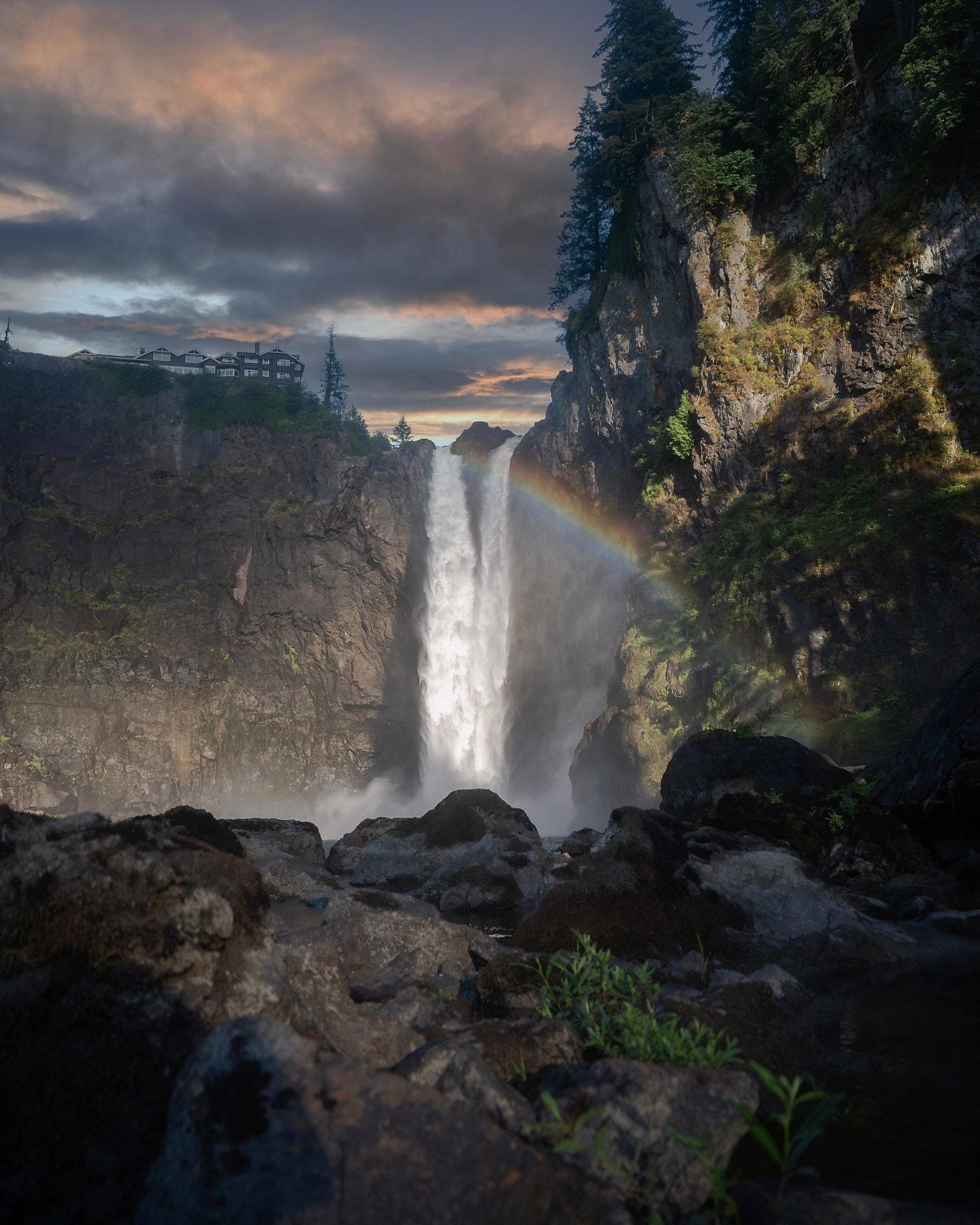 Raining and then sunny just like that. That is Washington for yuh. This is home 🌲

#pnw #pnwwaterfalls #pnwonderland #getoutdoors