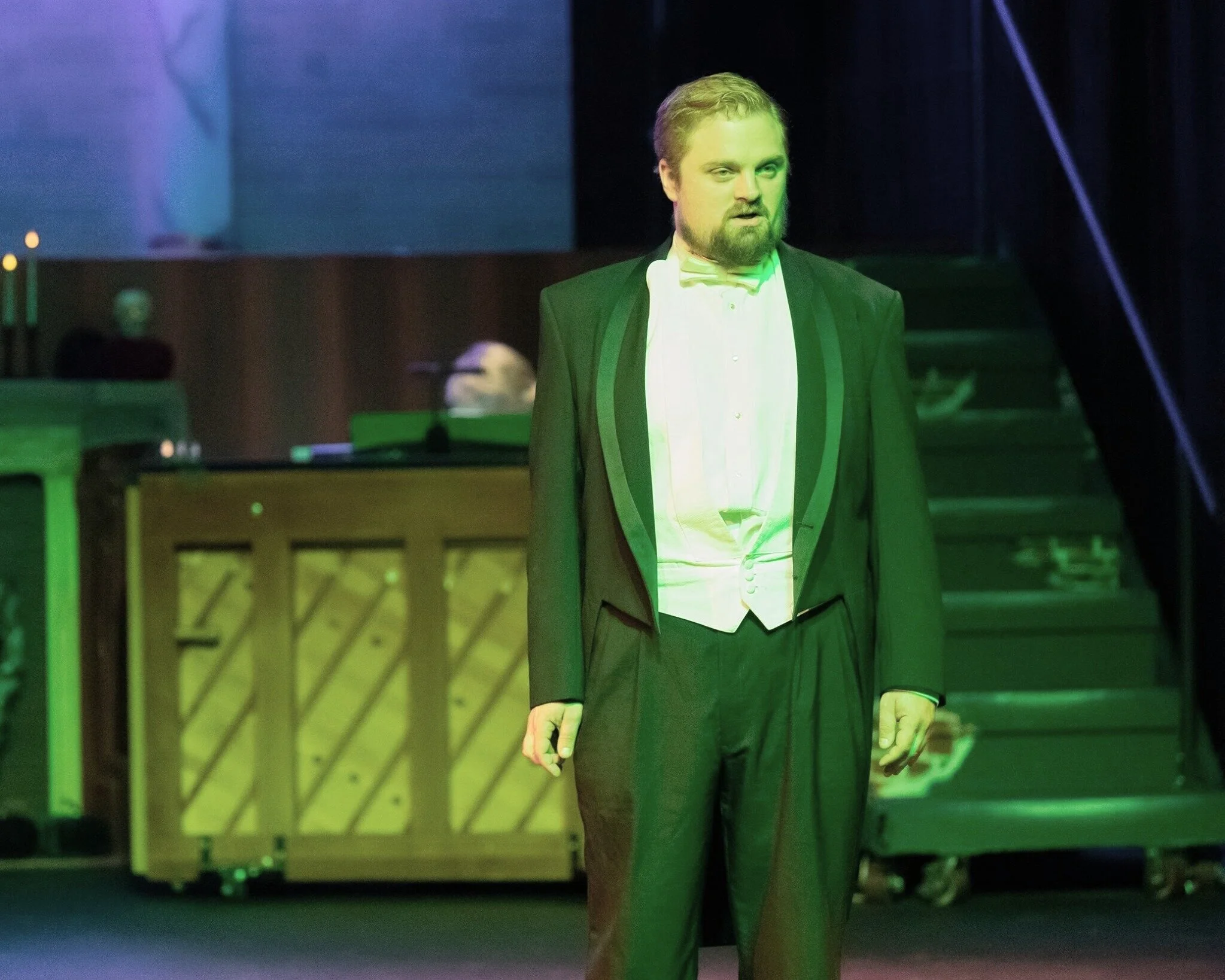 Singing "Le Manoir de Rosemonde" with Operatease