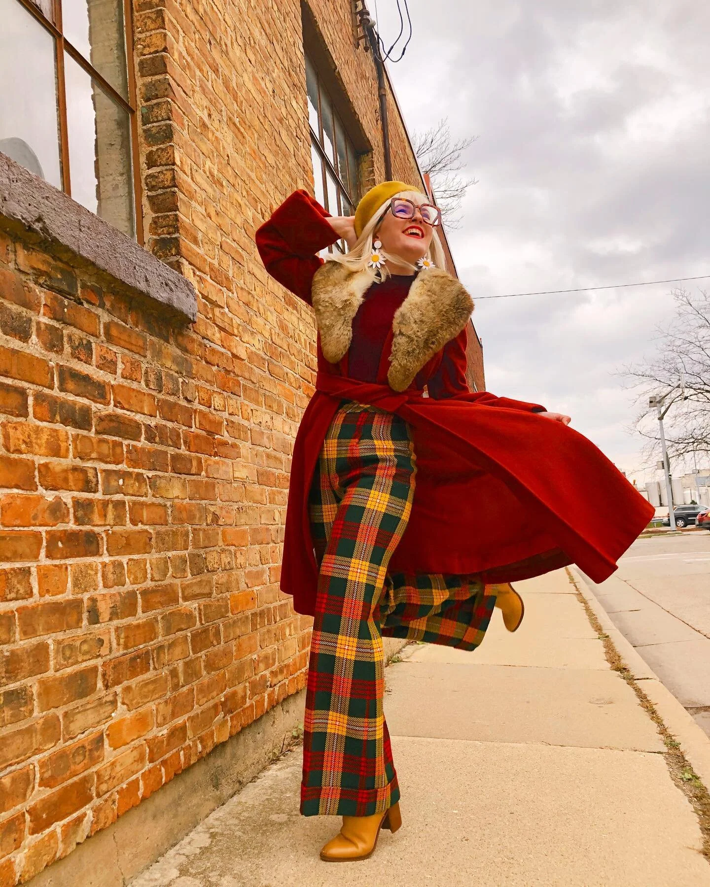 STEPPING INTO THIS WEEK LIKE 💃🏼💃🏼💃🏼
.
But in actuality, it&rsquo;s gonna be stressful couple days until this week is over... 😑😑😑 and then I&rsquo;m very lucky/excited to have off a couple days next week! 🥰❤️ Do you work next week or do you 