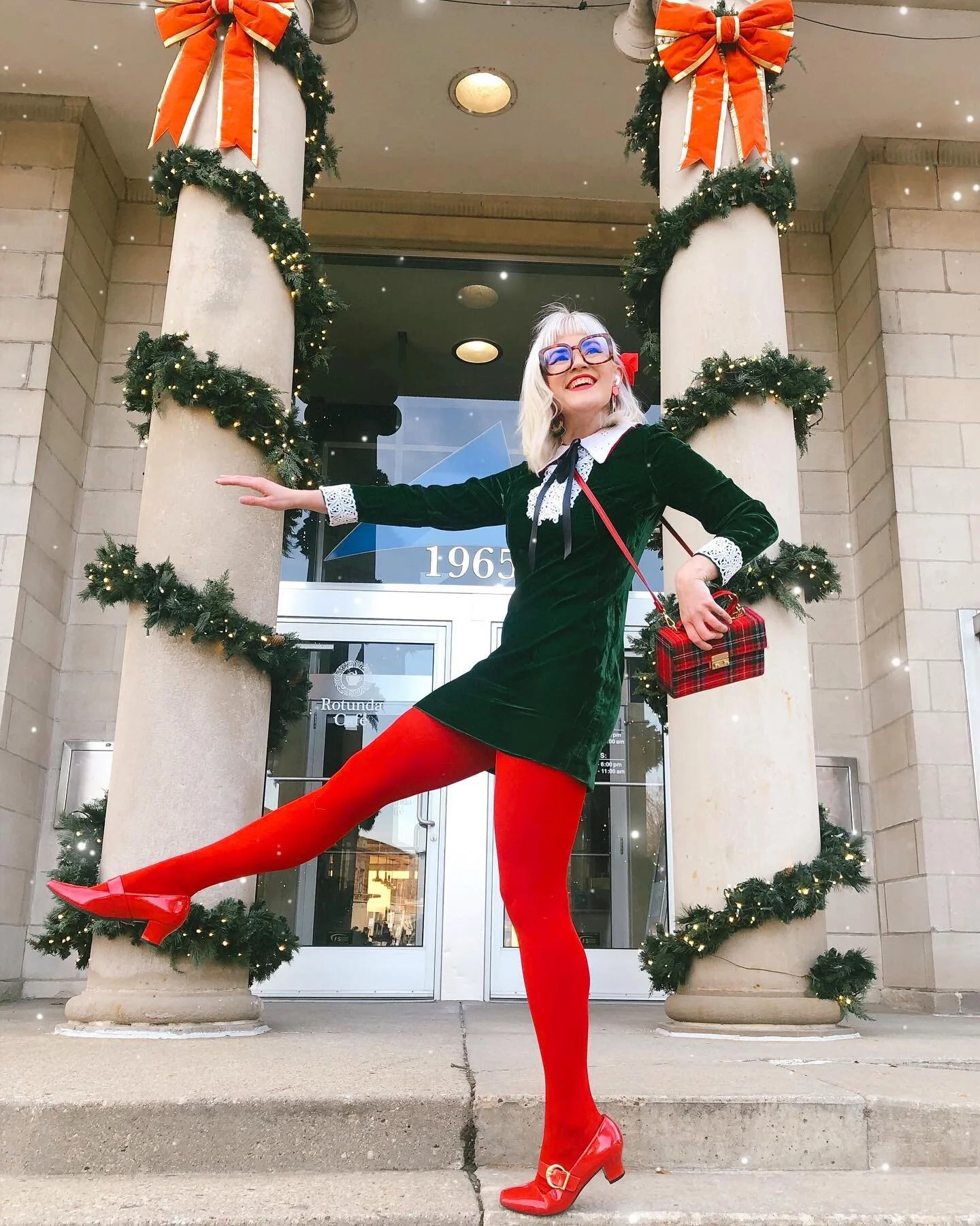 DASHING THROUGH THE SNOW jk there&rsquo;s no snow yet in Wisconsin! ❄️❄️❄️
.
I really have no concept of time this year and clearly neither does the weather either! &macr;\_(ツ)_/&macr; 🤣🤣🤣
.
it&rsquo;s okay with me as it makes it easier to walk Mi