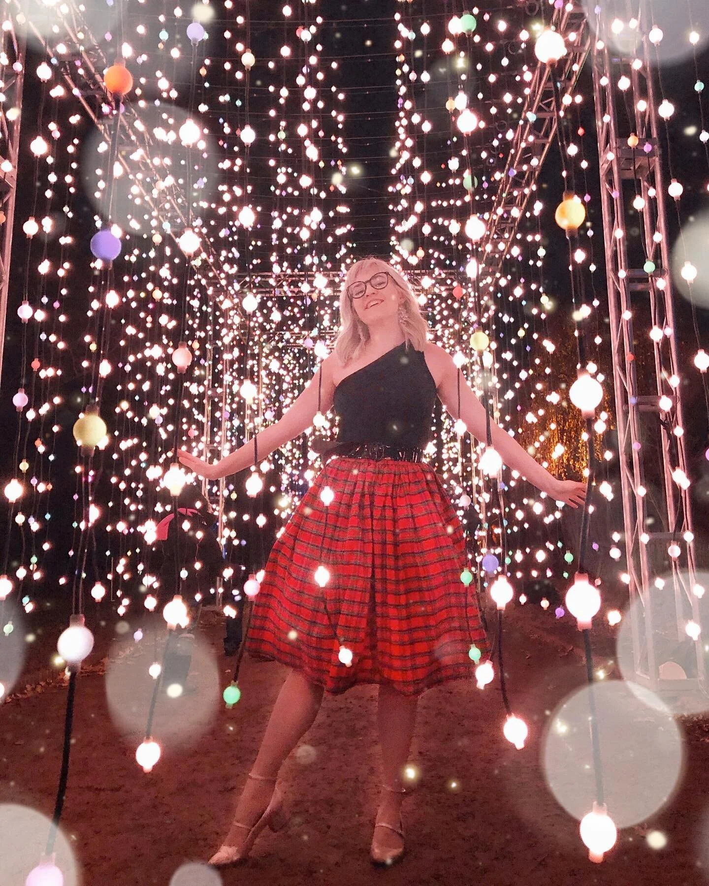 XMAS SWEATER CHALLENGE!  FRIDAY DEC 18!🎄&hearts;️&hearts;️&hearts;️
.
Next Friday is National Ugly Sweater Day! So to celebrate, I&rsquo;m INVITING YOU to participate. All you need to do if wear an ugly or cute xmas sweater next Friday! 🎄&hearts;️?