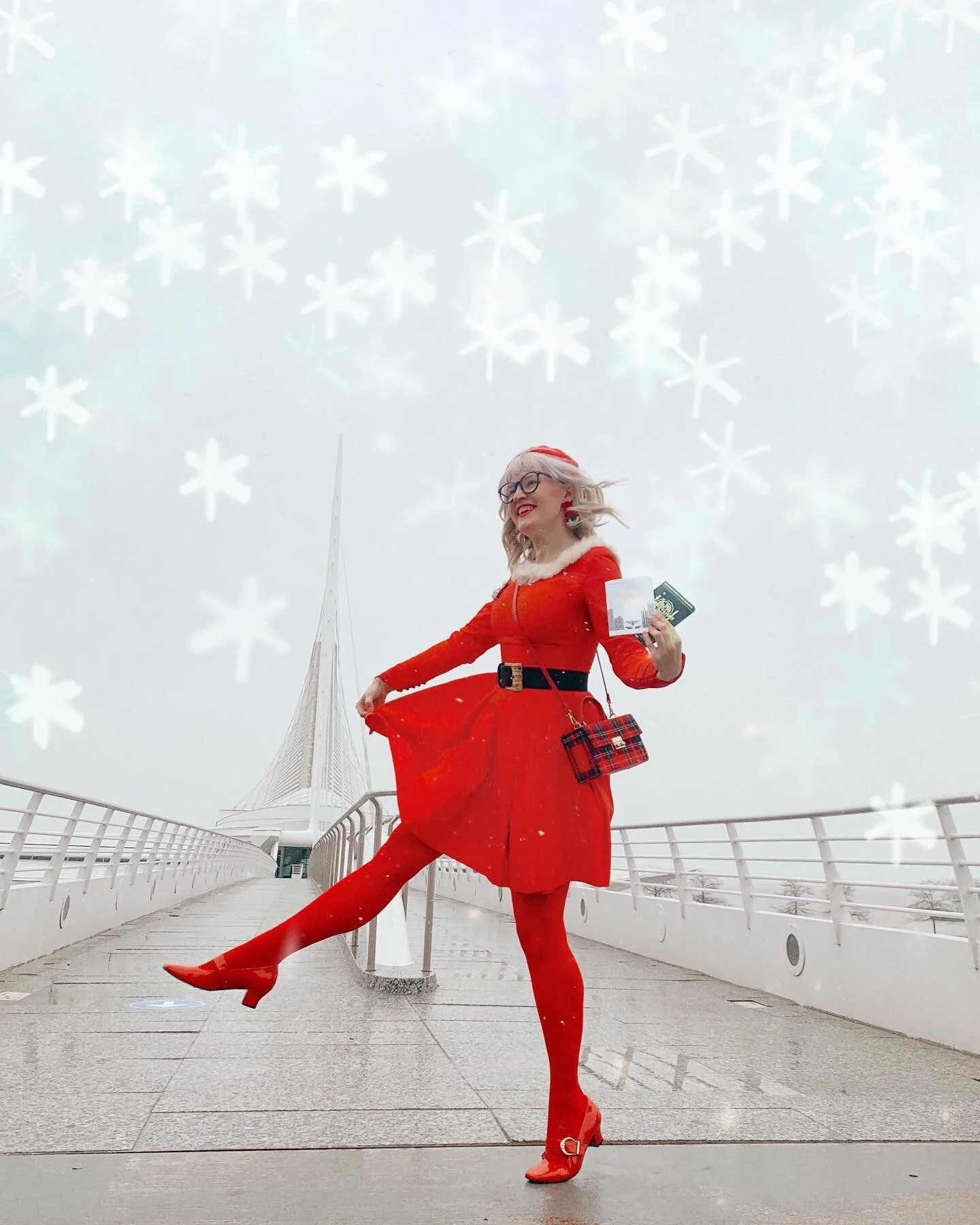 MKE HOLIDAY GIVEAWAY! 🎄&hearts;️&hearts;️&hearts;️
.
@jettsetlocal and I TREATING one of y&rsquo;all to the 2021 FOODIE AND FAB PASSPORTS of deals throughout Milwaukee! 💁🏼&zwj;♀️💕💕💕
.
TO ENTER:
1) Follow me and @jettsetlocal!
2) LIKE THIS POST
