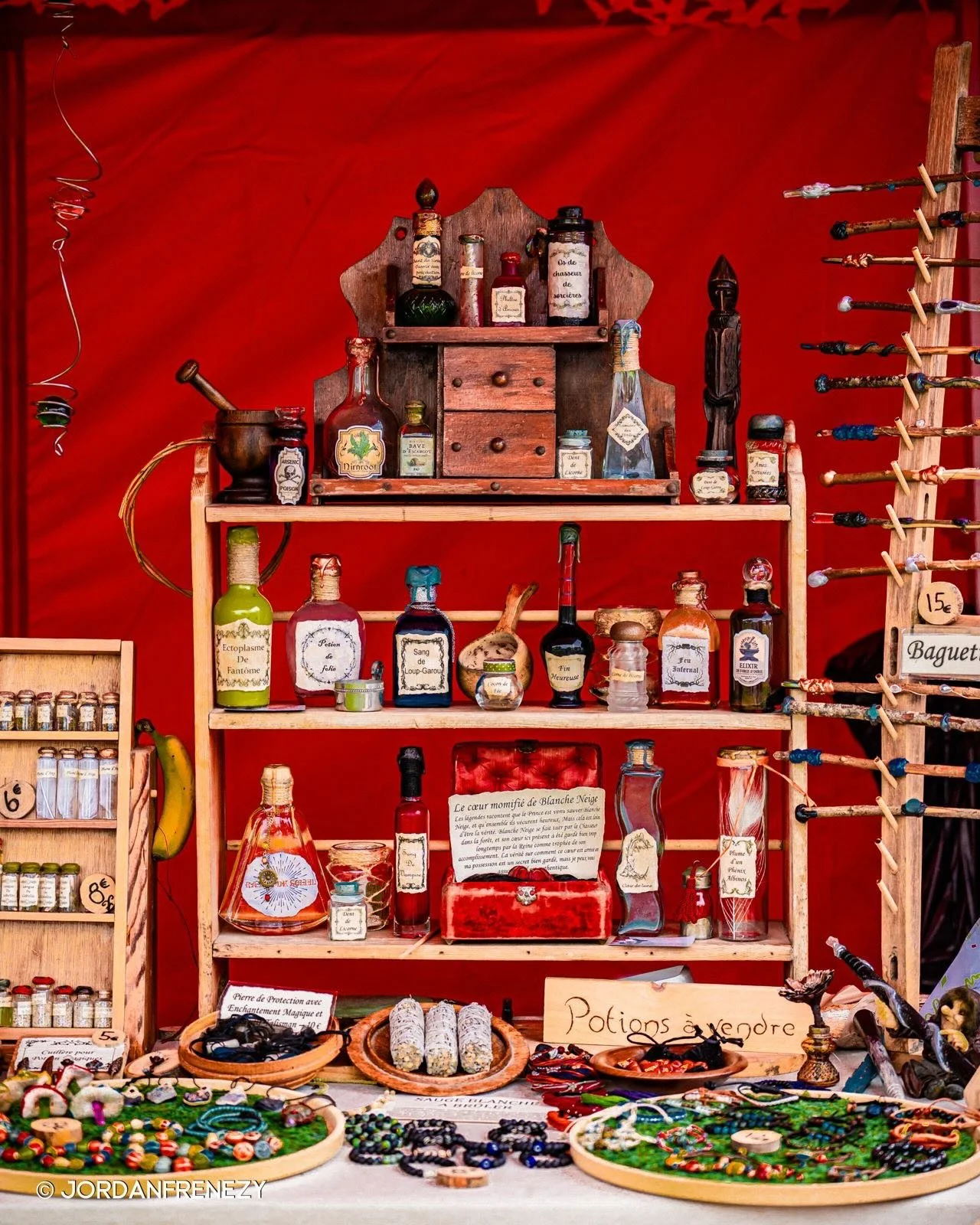 Le March&eacute; des Guildes vous attend ! Les 2 et 3 mai, franchissez les portes du Ch&acirc;teau de Combourg&hellip; et entrez dans un royaume o&ugrave; l&rsquo;histoire rencontre la l&eacute;gende.

F&ecirc;te et March&eacute; M&eacute;di&eacute;v