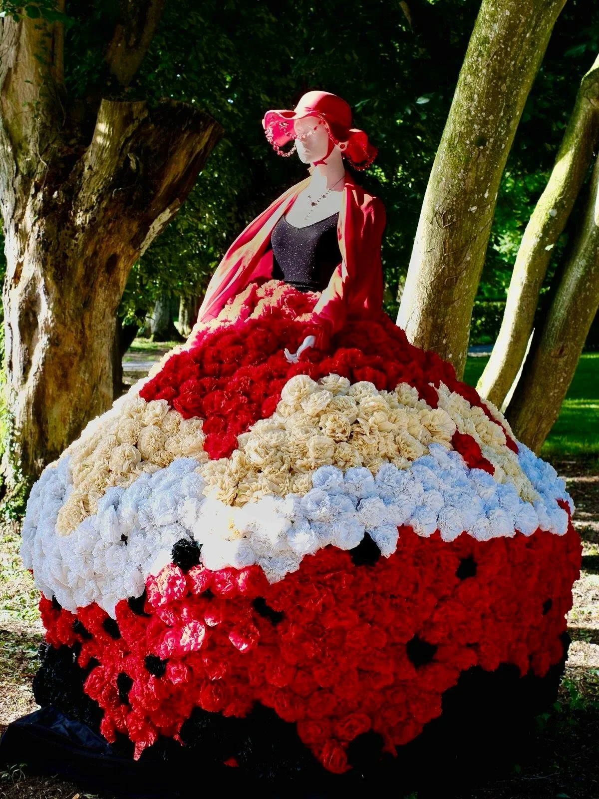 Quelle magnifique 10ᵉ &eacute;dition des Flor&eacute;ales au Ch&acirc;teau de Combourg 💐 Pr&egrave;s de 5 000 visiteurs sont venus c&eacute;l&eacute;brer les fleurs, les arbres, l&rsquo;artisanat et la Bretagne dans le parc du Ch&acirc;teau.

Nous a
