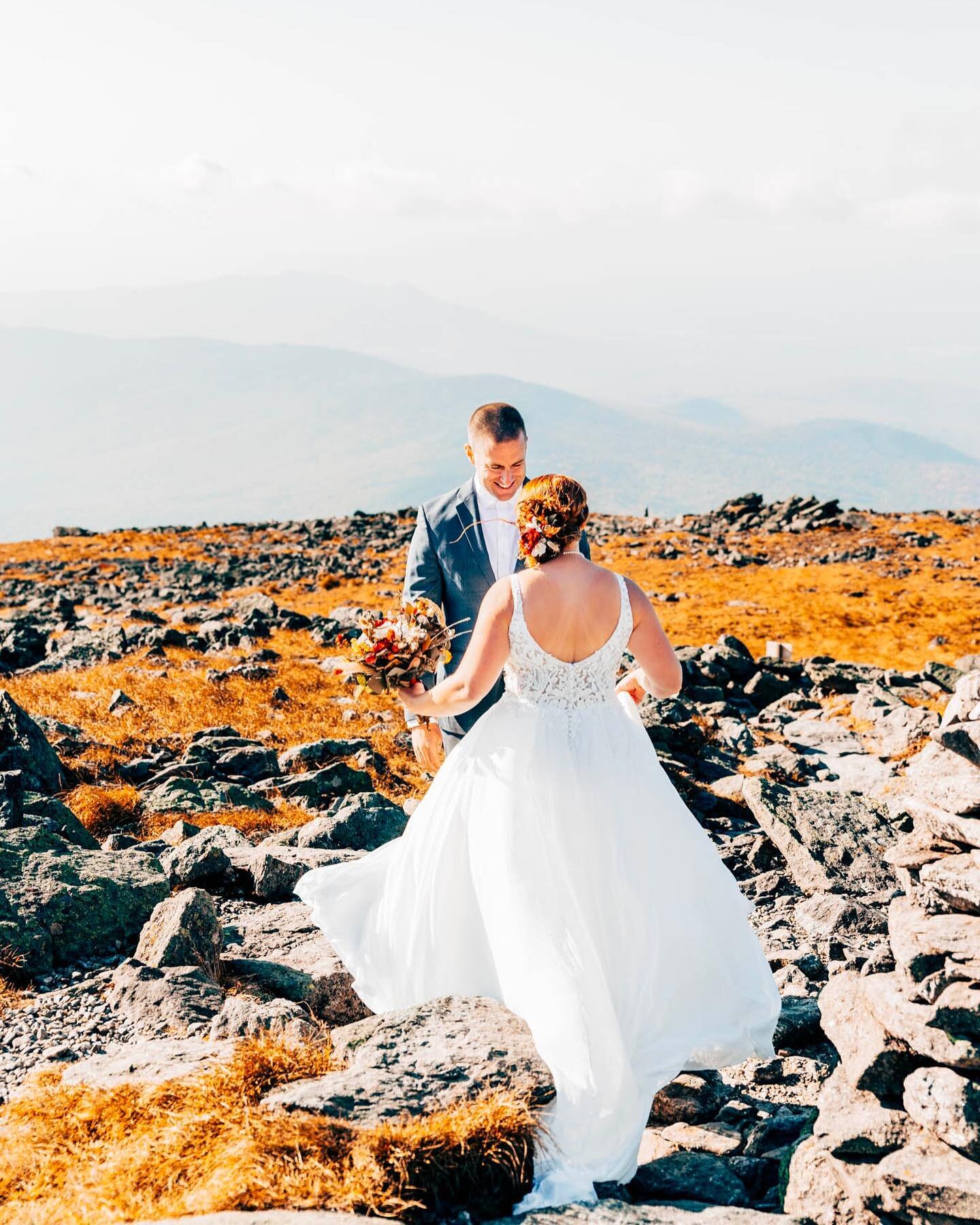 First Looks 🙌✨

As a photographer these are my absolute favorite part of any intimate wedding or elopement. It can be a space to breathe and shake out nerves, a beautifully intimate moment together, a time to read private vows if you have a few gues