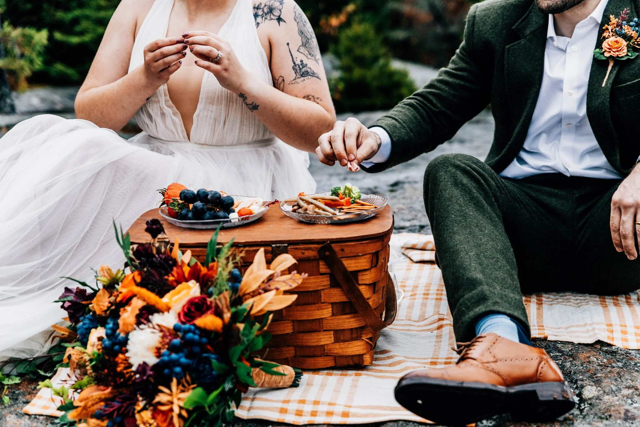 Colorado elopement picnic inspo
