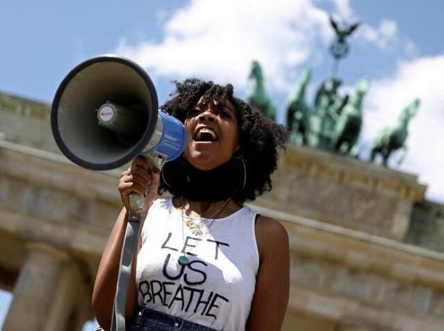 Black lives matter. #justiceforgeorgefloyd .
.
.
Photo credit - ABC news. No name for photographer provided.