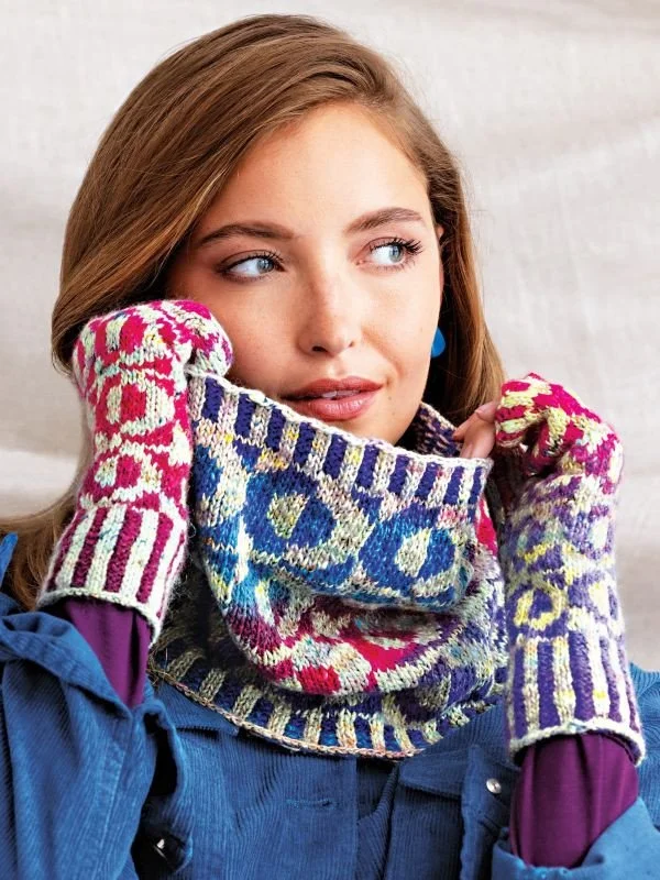 NoroMagazineIssue25FallWinter2024-CabochonsCowl.jpg
