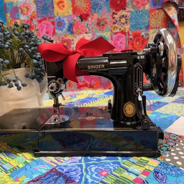 FTW-1012 Original Black Singer Featherweight 221 - Hand Crank Model