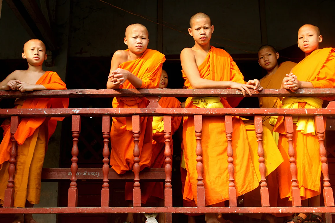 buddhist-monks-on-balcony.jpg