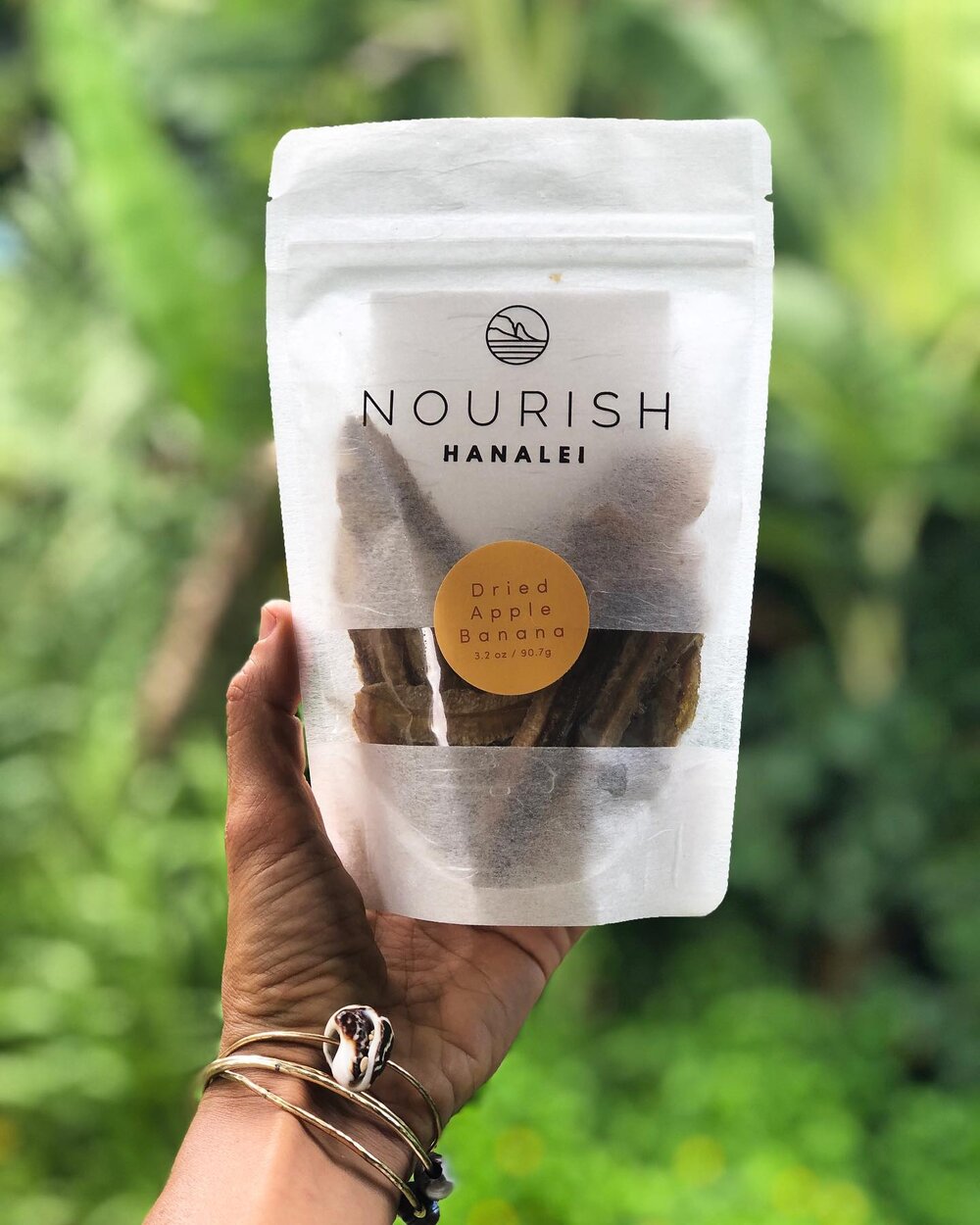 🍌Nourish Hanalei dried apple-bananas 🍌 favorite snack for hiking, beach hangs and camping ⛺️ energizing, nutritious, keeps well &amp; great to share with friends 🌻👫