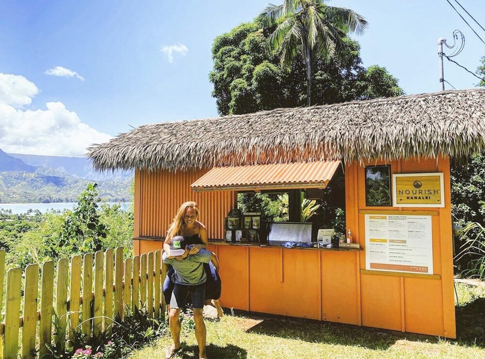 Couple-a-cuties at the stand 🧡happy aloha Friday!! See you for lunch today 11-3pm last day of the week! 🌼👫 @emilylafaveolson