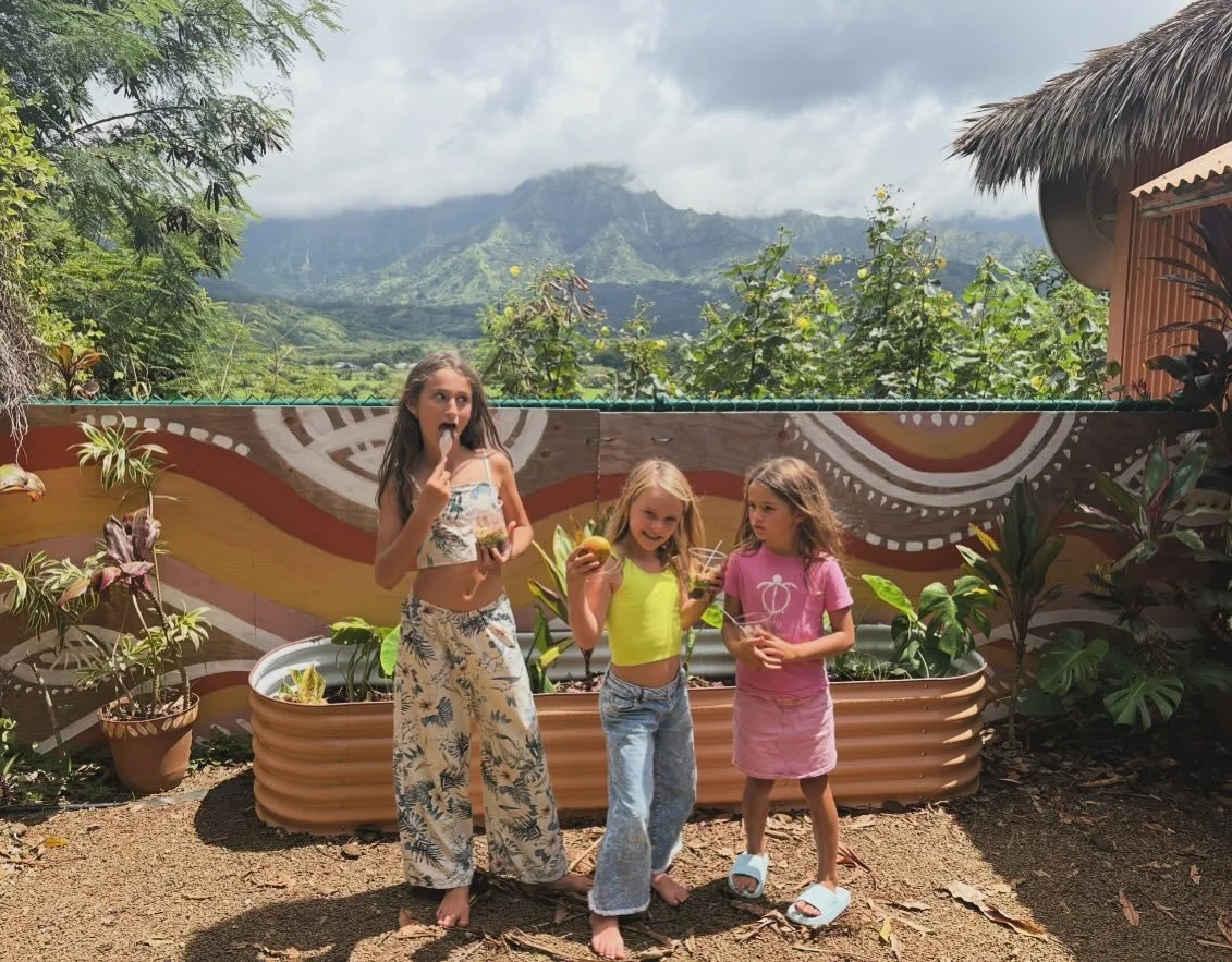 Sun is shining, weather is sweet 🤎happy 4th! We are open till 3 🌟