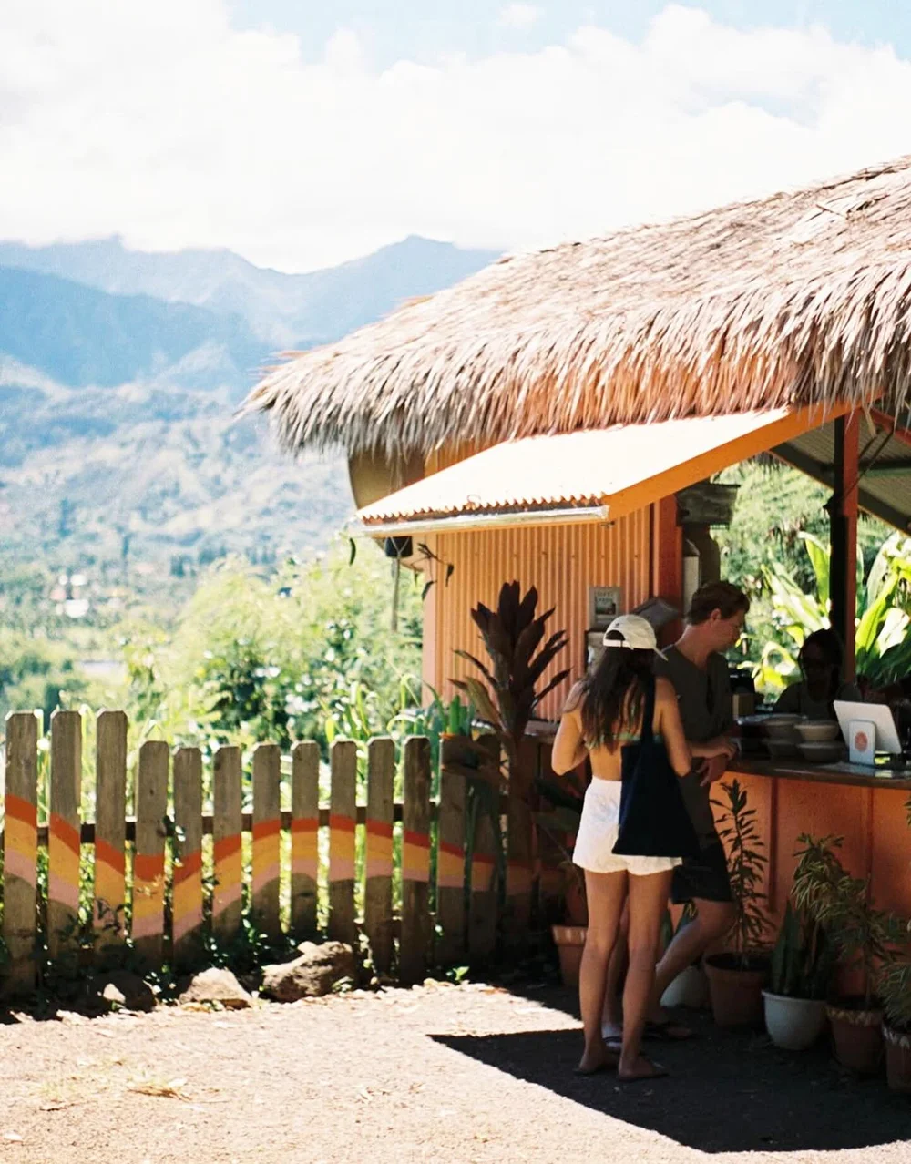 We are HIRING 🌟best work view around 🌟email your resume to nourishhanalei@gmail.com

Film by @sur_collective