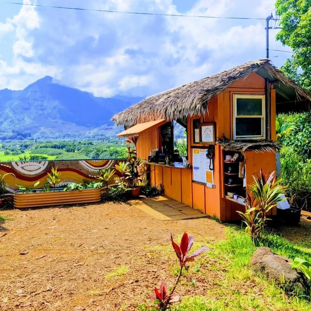 Happy Monday! See you all week 8-3. Nourish yourself this year with fresh, local eats 🌈💓