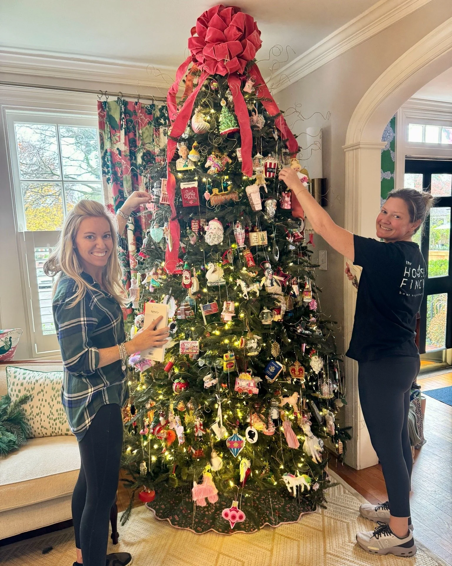 🎄 &rsquo;Twas the night before Christmas, and all through the house&hellip;

Not a branch out of place - just homes filled with warmth, tradition, and twinkling lights. Thank you for letting The House Finch help decorate your holidays. 🎄