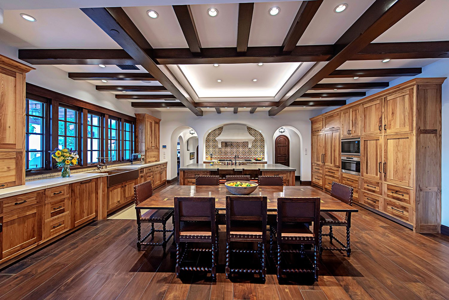 las-vegas-estate-dining-room.jpg