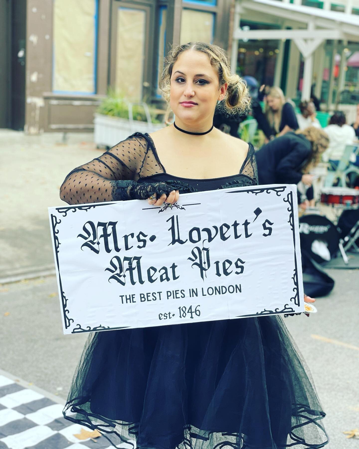 Fancy a pie? What a show! Thank you Vanderbilt!!! Here&rsquo;s our fearless Mrs Lovett!!!

#rooftopmusicalsociety #sweeneytodd #balladofsaraberry #vanderbiltopenstreets @vanderbiltopenstreets @rachz