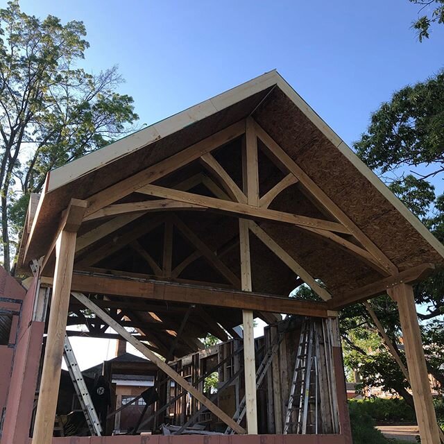 This job has been in the works for a bit. Sometimes it&rsquo;s like that. 
We did the trusses and installed the SIPs (structural insulated panels)

Thanks to everyone who participated in getting this one to completion!

Shoutout to @islandarchitects 