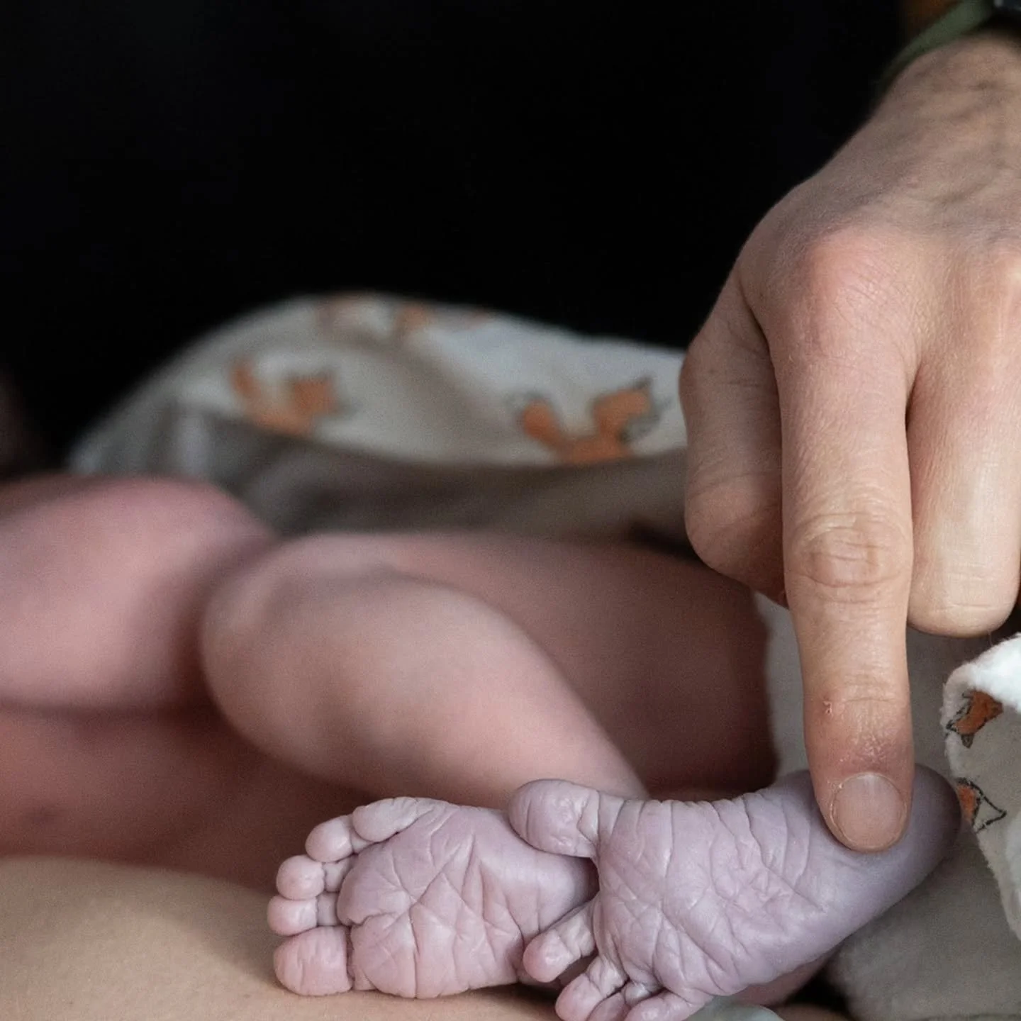 It just doesn&rsquo;t get much better than that, unless of course you can fill your senses with the sweet newborn smell and cover your precious one with kisses! 😍

Crushing on these sweet sweet baby toes and amazing photography from @sixteen_fourtee