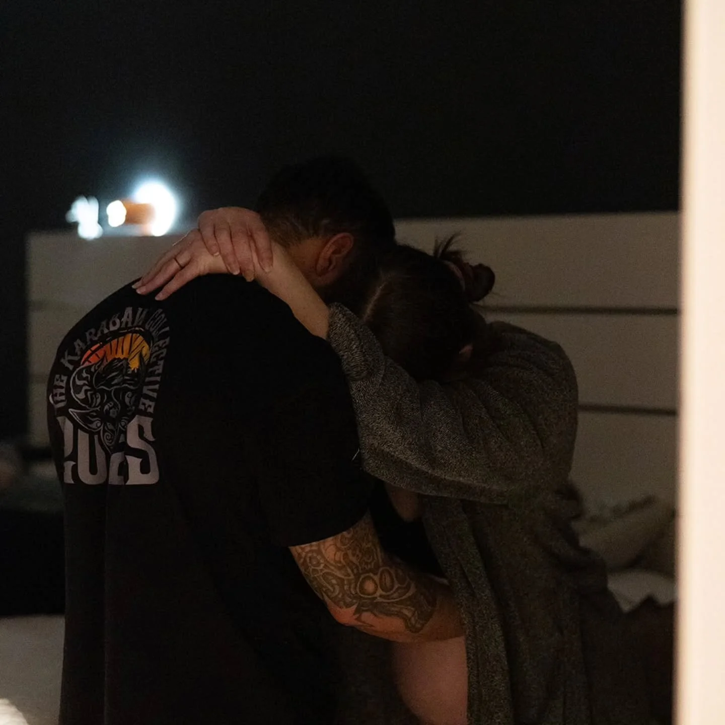 Beautiful family, beautiful birth. We love it when kids are involved in the birth. Absolutely crushing on these photos from @sixteen_fourteenphotography 

#waterbirth #homebirth #birthphotos #homebirthmom #homebirthbaby