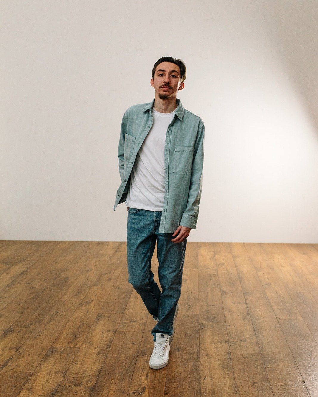 MEET YOUR INSTRUCTOR // Diego Quintino 🔥

Diego Quintino is a versatile hip hop dancer and choreographer who began as a self-taught artist at 15. He has performed across the Midwest and choreographed for schools and studios throughout West Michigan.
