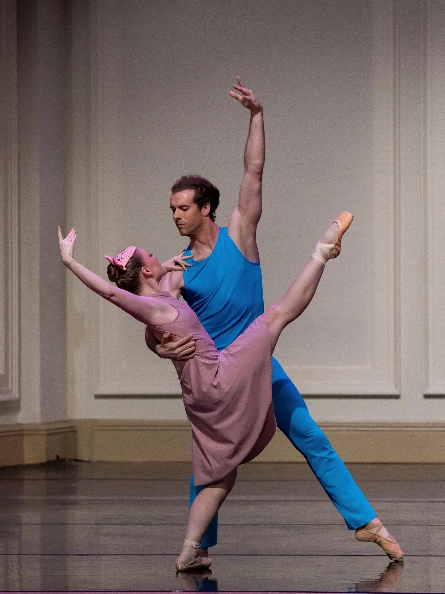 Is this what they mean by the saying “put your feet up”? Looks pretty relaxing to us π
Find some time to relax this upcoming weekend — you’ve earned it!
πΈ @raynard.imagemaker of dancers Isabelle Ramey and Matthew Rusk in T