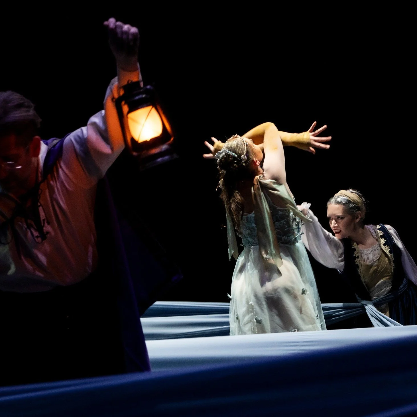 Make waves in West Michigan&rsquo;s arts scene 🌊 

As Giving Tuesday and year-end giving approach, we invite you to consider a tax-deductible gift to Deos Ballet. Your support helps us keep the magic of professional ballet alive&mdash;onstage and be