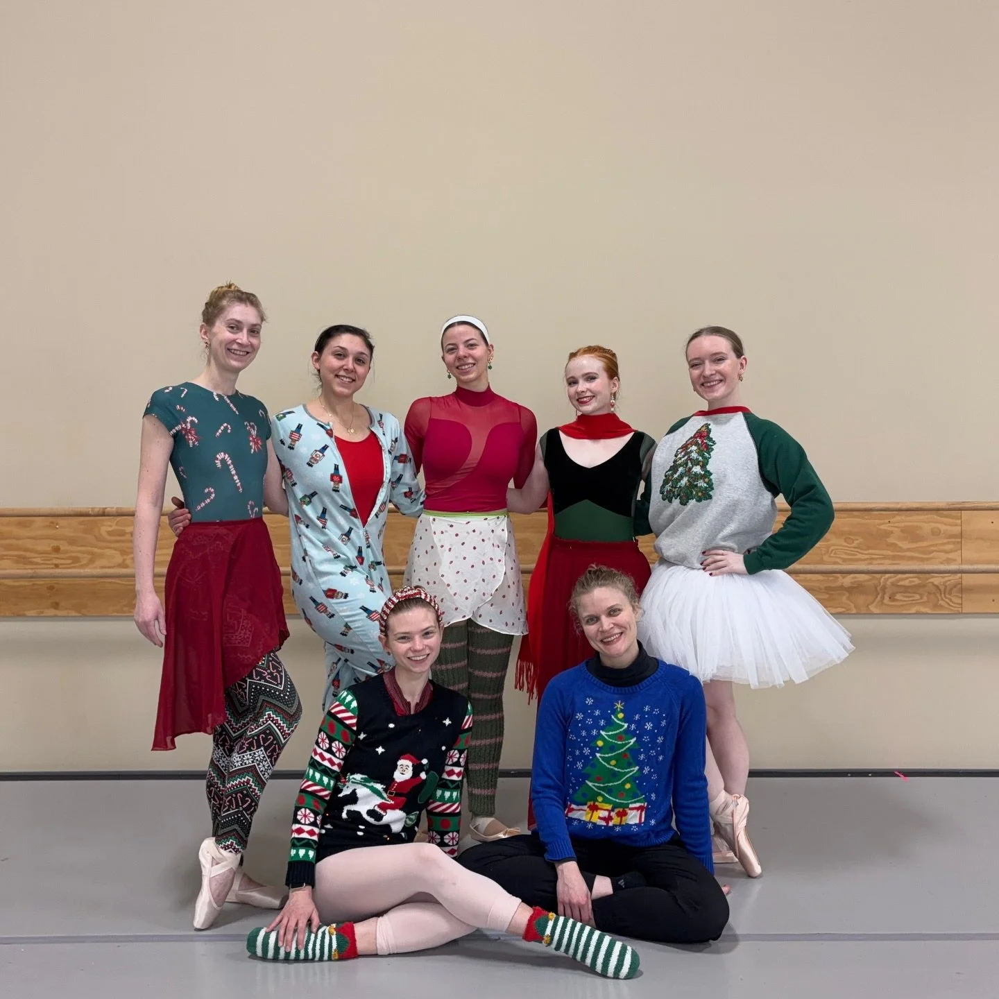 A belated Merry Christmas from our dancers to you!

We hope you all have had a wonderful holiday season. We&rsquo;re excited for more dancing and community in the near year!

#deosballet #christmas #holidays #grandrapids
