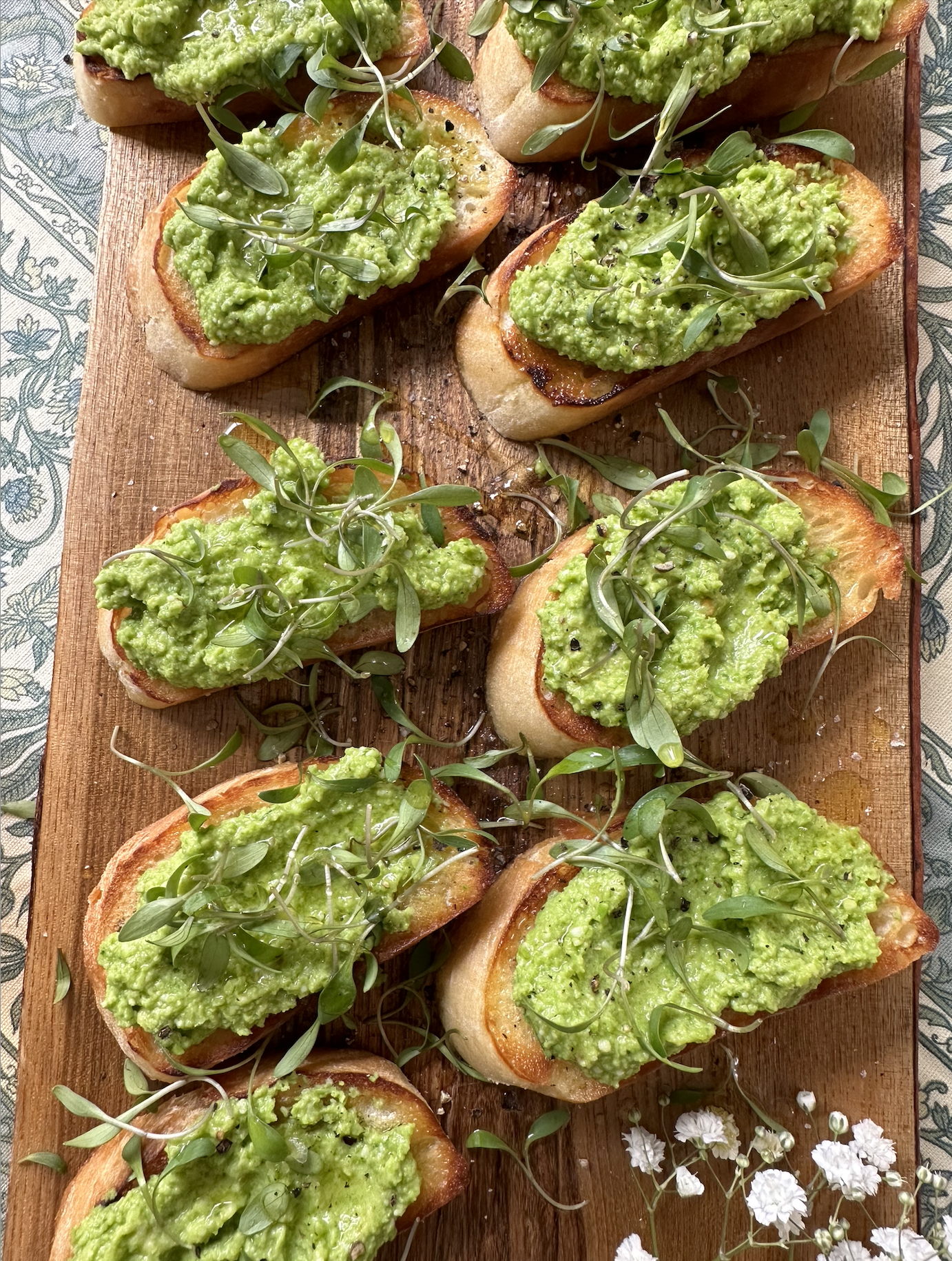 Lemony Herbed Pea Pesto Crostini