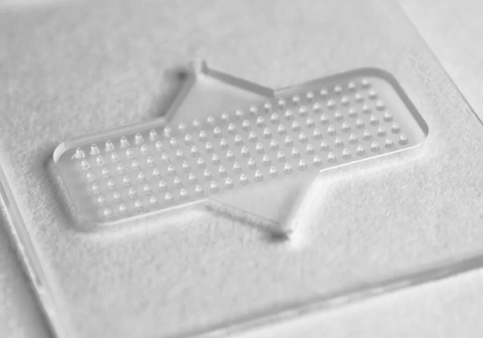 Glass Microfluidic Pillar Channel Zoomed In.jpg