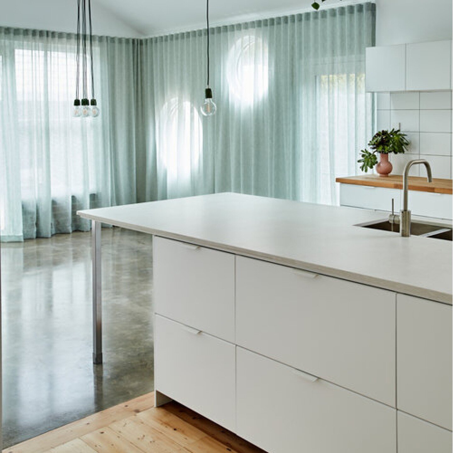 Refreshed 🍃

The existing kitchen in this beautiful Californian Bungalow was given a breath of fresh air, while paying homage to it's history.

Build &bull; @kadabra_group
Design &bull; @ansariarchitects

📸 @michellewilliams_photographer
.
.
.
.
#k