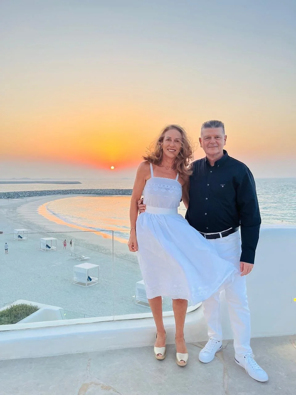 40 years married! 💛 This weekend, my husband and I celebrated our 40th wedding anniversary at the stunning @anantarasantorini , and they made it the most exceptional stay ever &mdash; truly unforgettable! 🥂✨

For the occasion, I had a little surpri