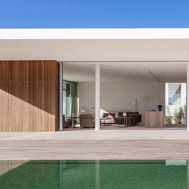 ᴸᴵᵛᴵᴺᴳ  ˢᴾᴬᶜᴱˢ
&bull;
&bull;
&bull;
#mallorca #sonvida #spain #outside #pool #porch #architecture #archilovers #interiorismo #interiordesign #living #spaces #design #art #wood #balance #travel #marinsartdirector #marinstravel #marinsartdirector #what