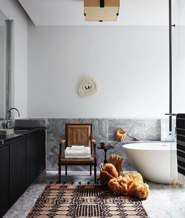 ᴬᴺᵀᴵᵟᵁᴱˢ  ᴵᴺ ᴬᴺᵞ  ˢᴾᴬᶜᴱ
&bull;
&bull;
&bull;
#antiques #vintage #spongrs #laidbackluxe #modernism #timeless #texture #patine #bath #archilovers #architecture #interiorismo #interiordesign #design #art #travel #marinstravel #marinsartdirector #marinsi