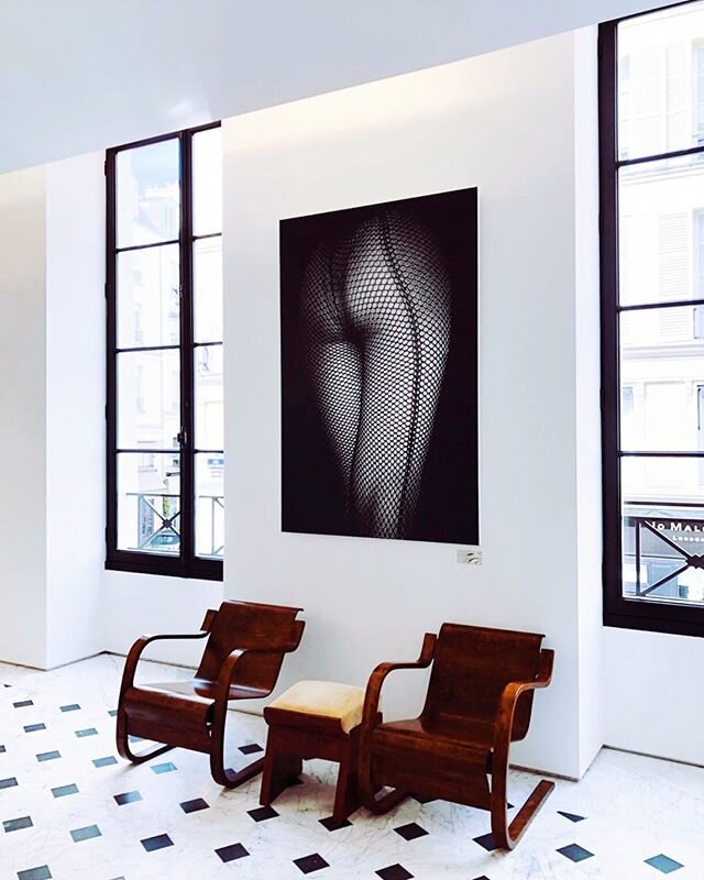 ᶜᴼᴼᴸ ᵛᴵᴮᴱˢ &bull;
&bull;
&bull;
&bull;
#inspo #blackandwhite #art #minimalism  #corner #polished #contrasts #modern #urbanite #archilovers #architecture #interiorismo #interiordesign #design #artdirectoe #travel #paris #marinsartdirector #marinstrave