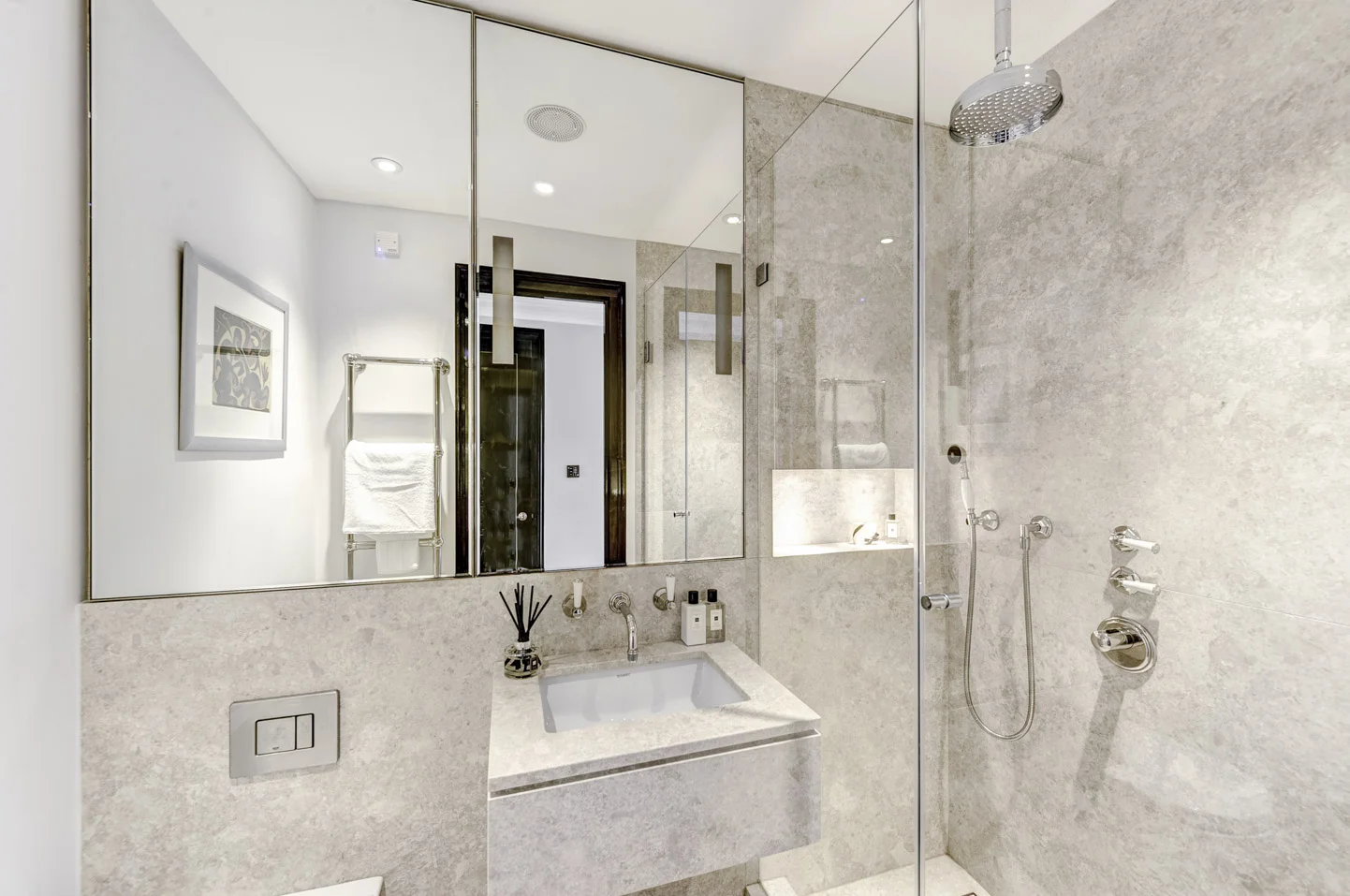 -eaton square NEW_84c eaton square 305785 ensuite1_RGB.jpg