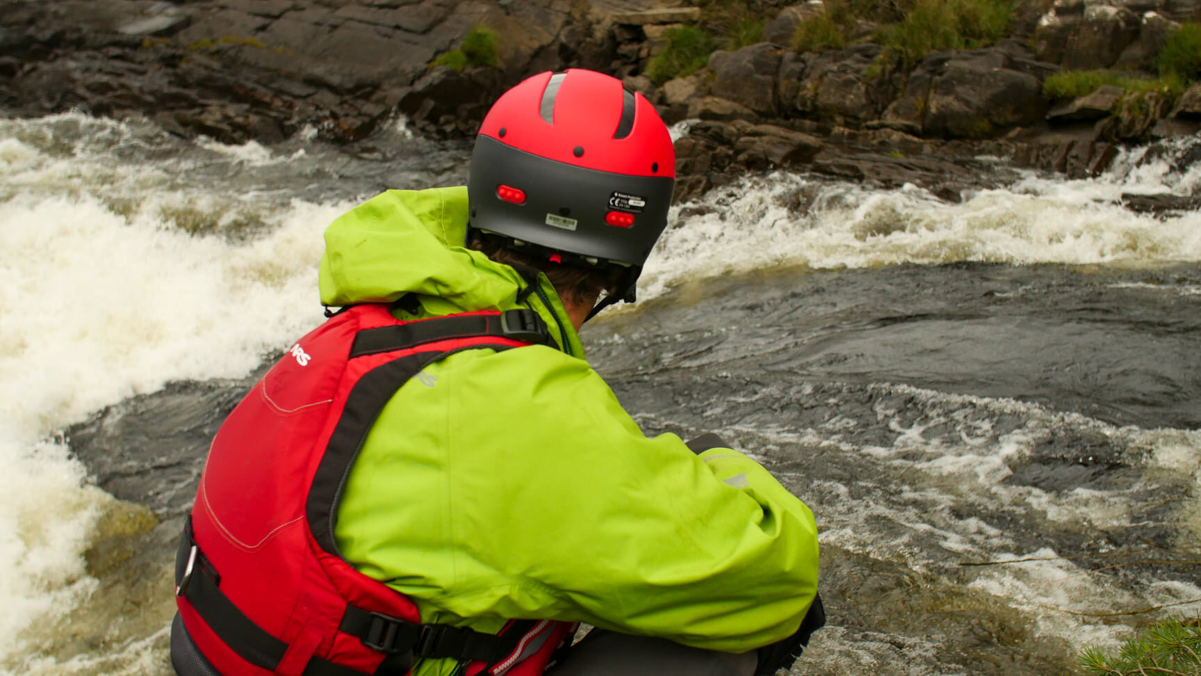 Scouting the rapid on the Shiel