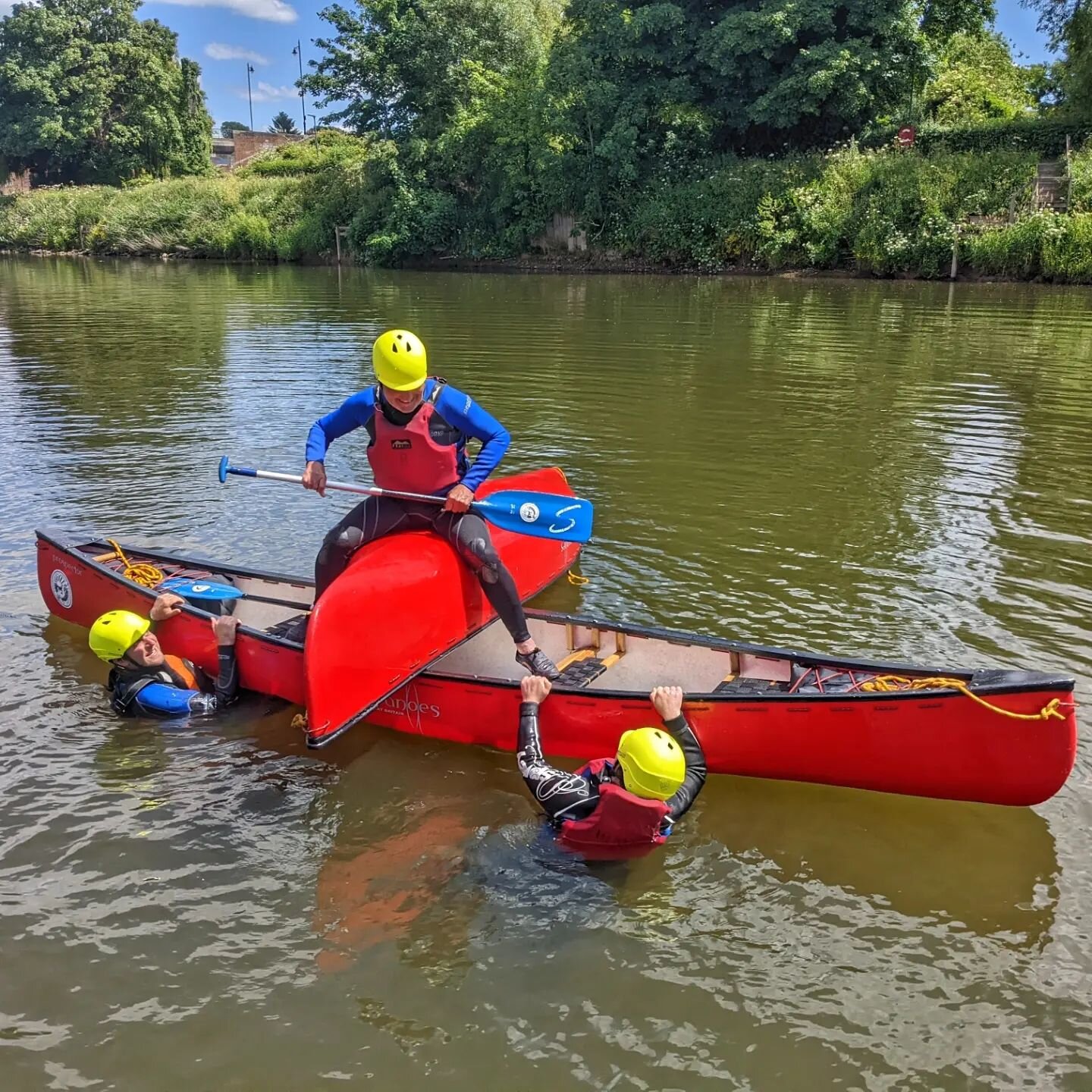 A perfect day for a @british.canoeing Foundation Safety and Rescue training for the guys at Hereford kayak club. Great work team! 
#britishcanoeing #safetyandrescue #sup #kayak #canoe #seakayak #k1 #safetyfirst #herefordkayakclub