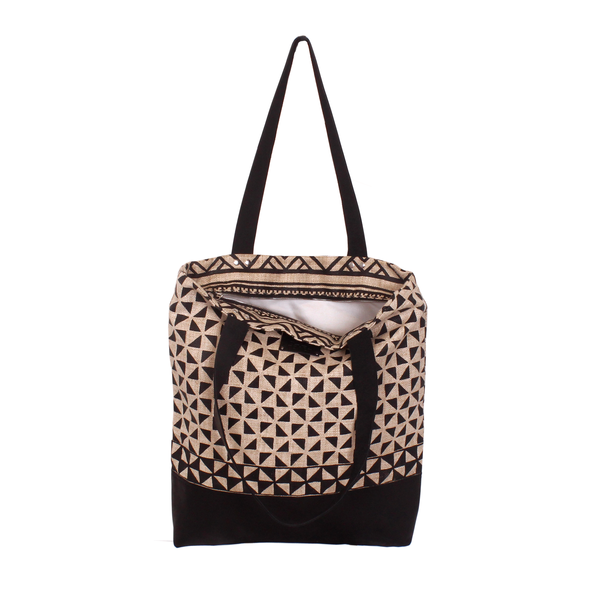 Tote_Triangle_Black2.png