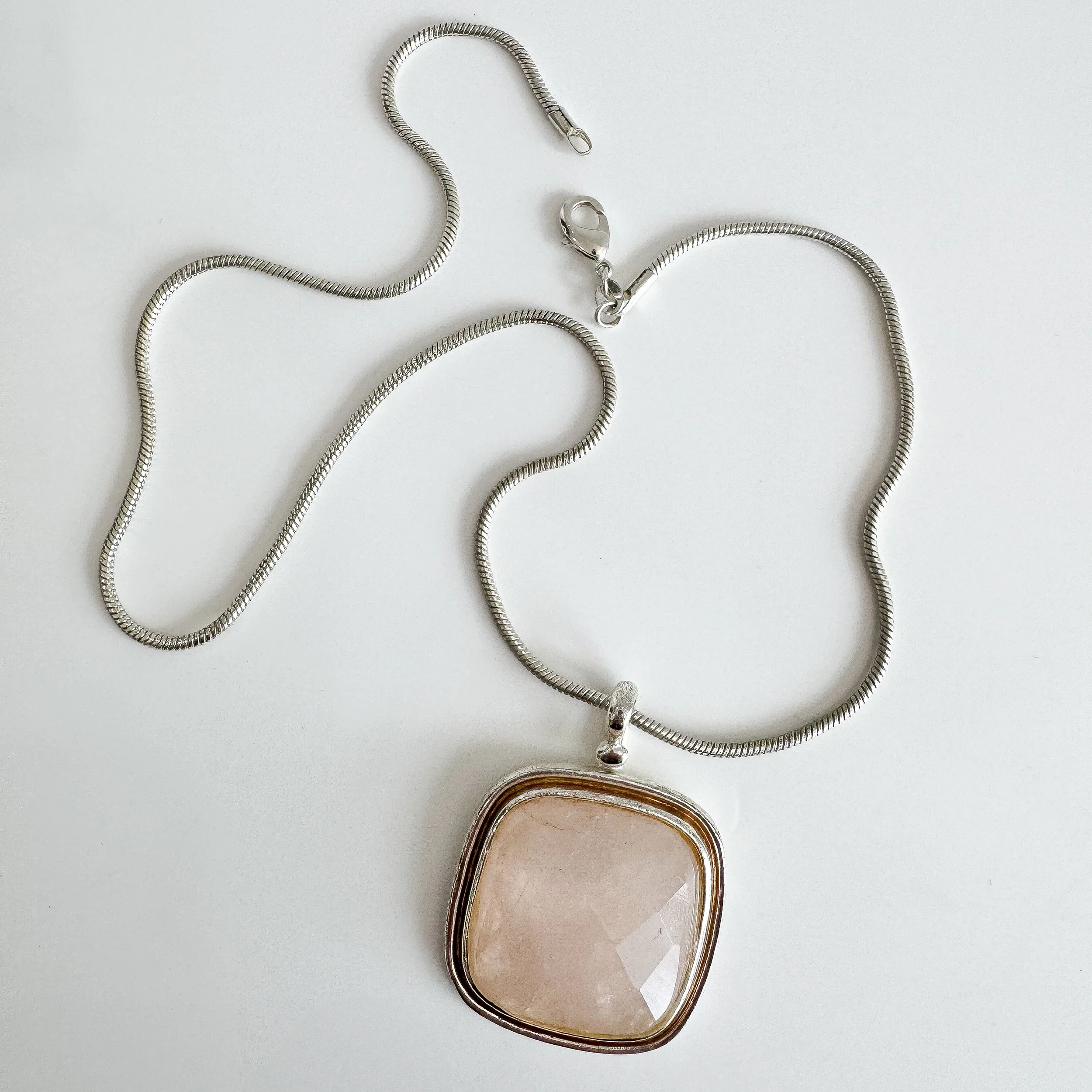 A photo of the necklace lying down so the whole of the chain is captured